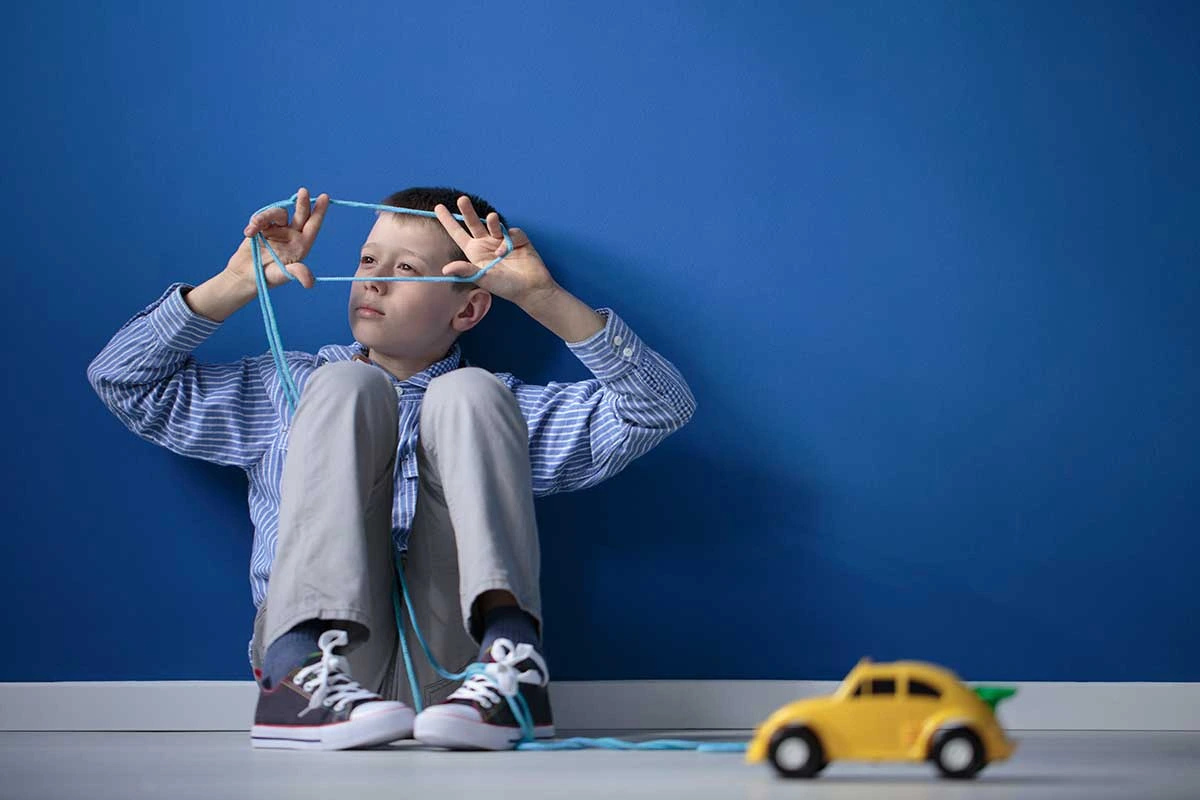 Niño en contexto de evaluación neuropsicológica por posibles señales de autismo pese a presentar lenguaje fluido y adecuado rendimiento escolar.